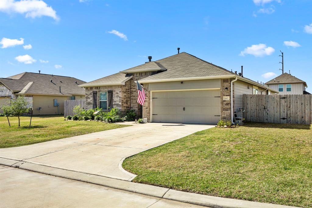 1047 Brahma Circle, East Bernard, Texas image 2