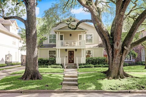 A home in West University Place