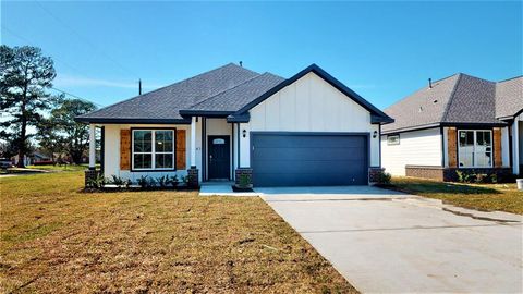 Single Family Residence in Hempstead TX 1115 5th Street Street.jpg