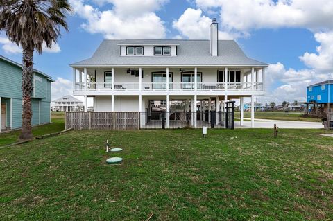 Single Family Residence in Crystal Beach TX 887 Gregory 7.jpg