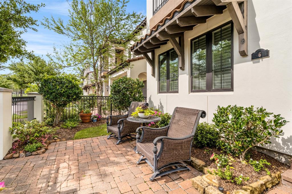 6 Grand Vista Place