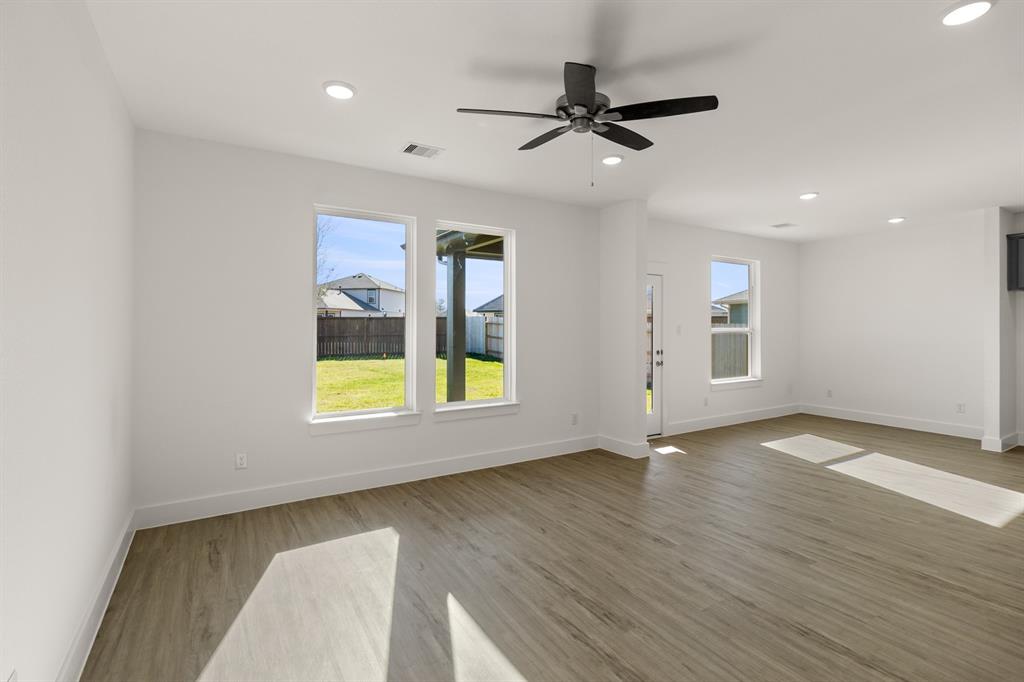 4254 Red Cedar Ring Lane, Pinehurst, Texas image 4