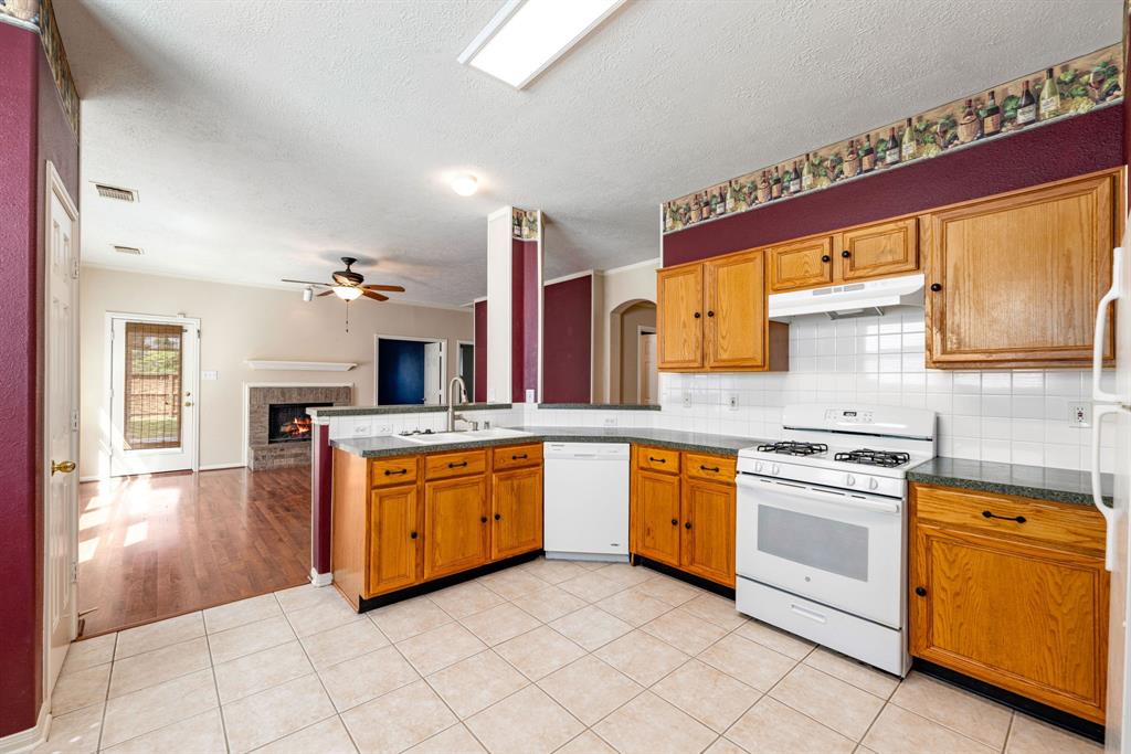 20535 Spring Bluff Lane, Spring, Texas image 10