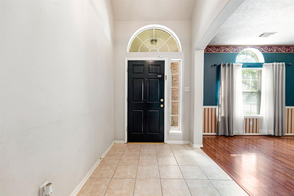 20535 Spring Bluff Lane, Spring, Texas image 3
