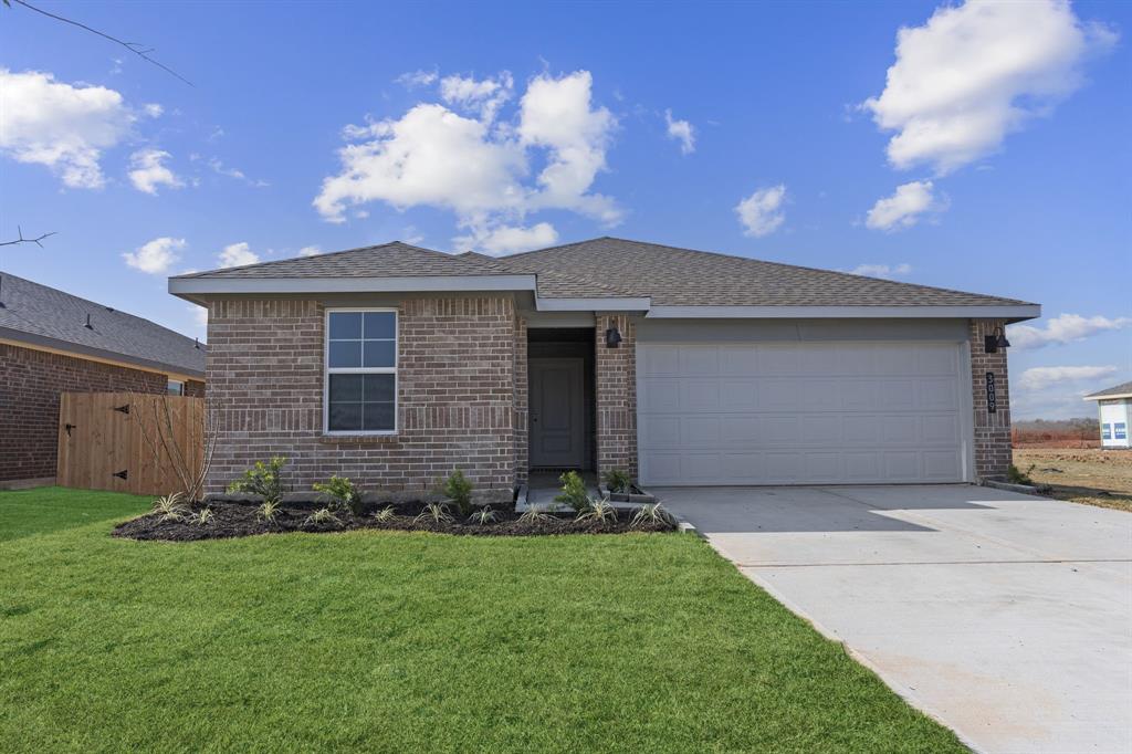 417 Amy Street, Angleton, Texas image 1