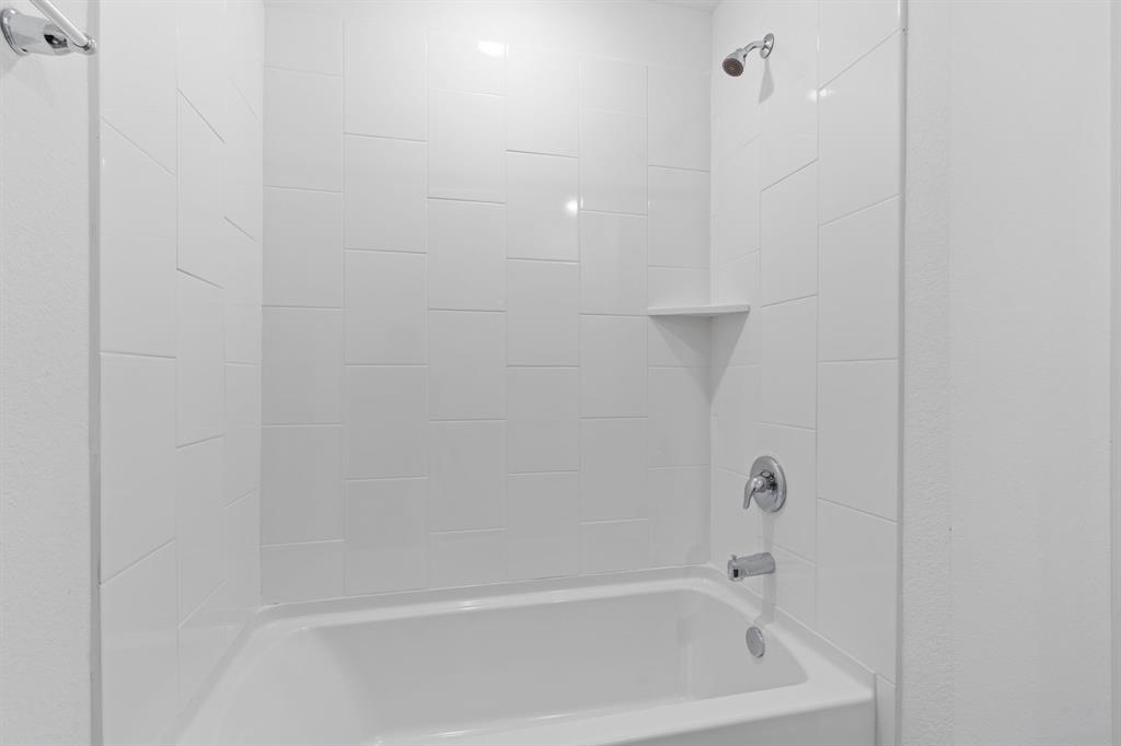417 Amy Street, Angleton, Texas image 11
