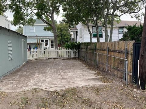Single Family Residence in Galveston TX 1703 Avenue M 1/2 26.jpg