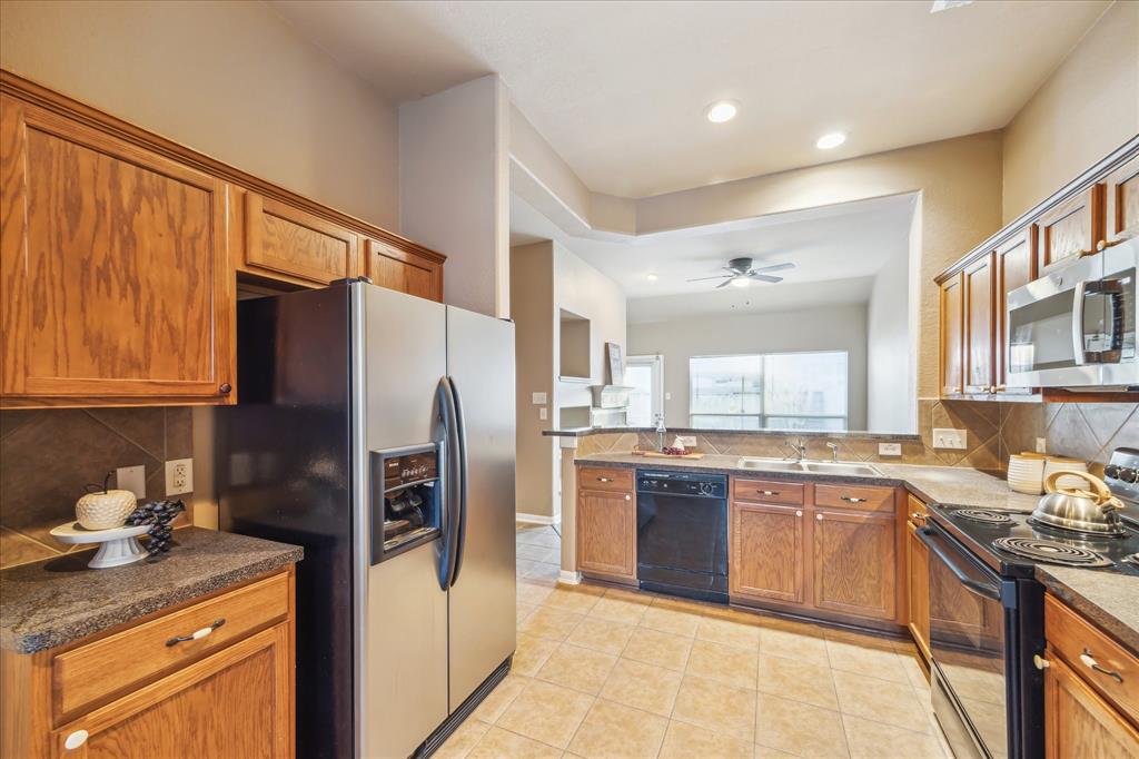 8946 Silent Willow Lane Ln, Sugar Land, Texas image 11