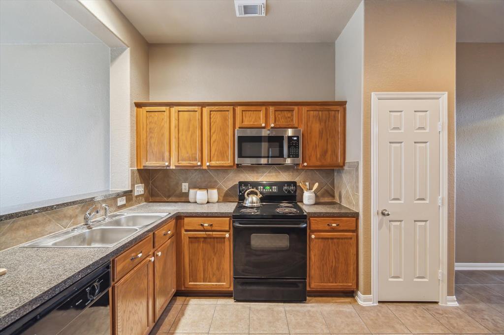 8946 Silent Willow Lane Ln, Sugar Land, Texas image 10