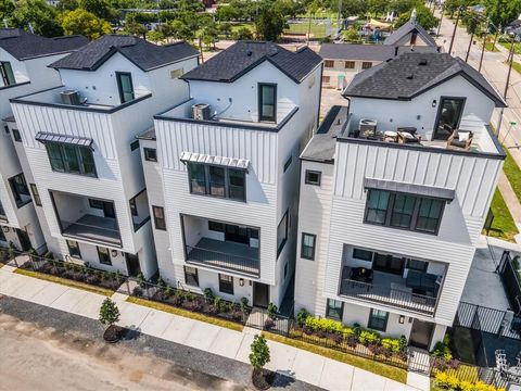 2208 Dennis Street Houston TX 77004