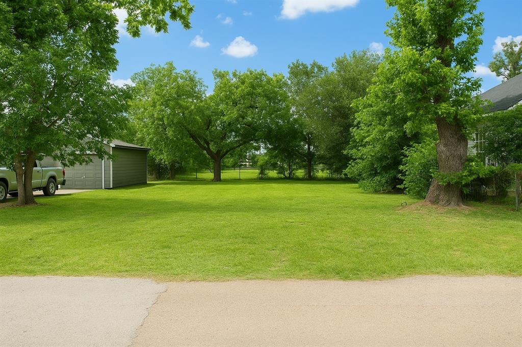 214 Eichwurzel Lane, Houston, Texas image 2