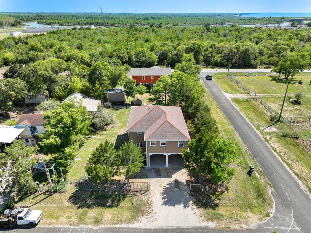 127 Metzwright Drive, Anahuac, Texas image 1