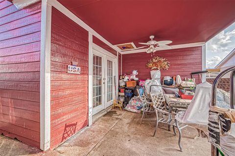 A home in South Houston