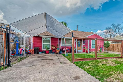 A home in South Houston