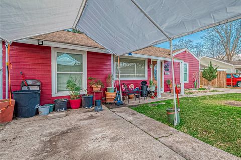 A home in South Houston