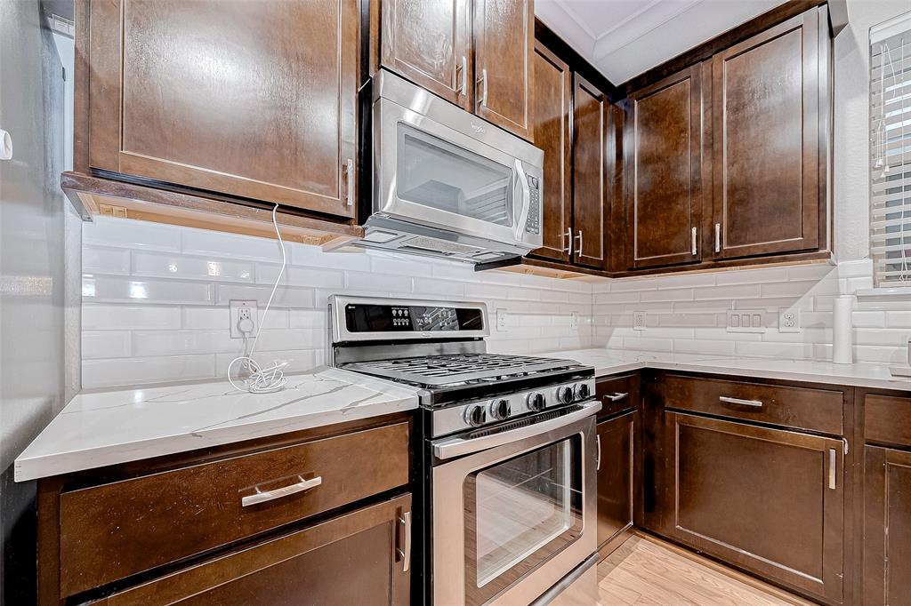 Houston, Texas 77008, United States, 3 Bedrooms Bedrooms, ,3 BathroomsBathrooms,Residential,Pending,14386