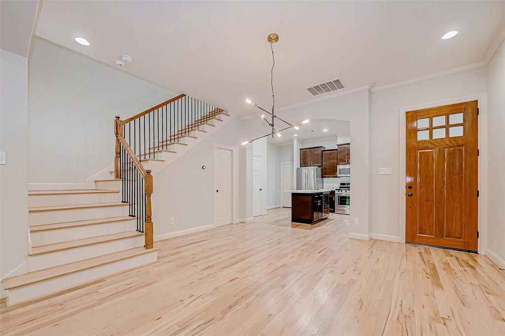 Houston, Texas 77008, United States, 3 Bedrooms Bedrooms, ,3 BathroomsBathrooms,Residential,Pending,14386