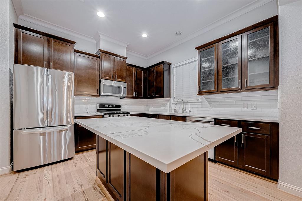 Houston, Texas 77008, United States, 3 Bedrooms Bedrooms, ,3 BathroomsBathrooms,Residential,Pending,14386