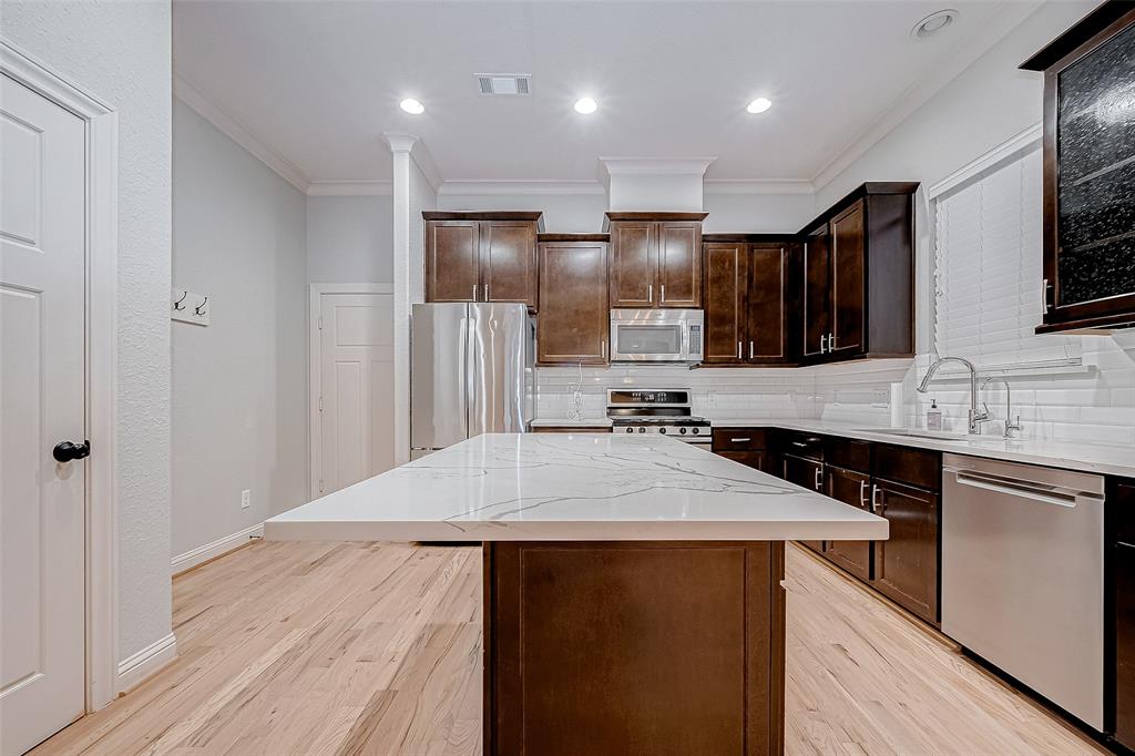 Houston, Texas 77008, United States, 3 Bedrooms Bedrooms, ,3 BathroomsBathrooms,Residential,Pending,14386