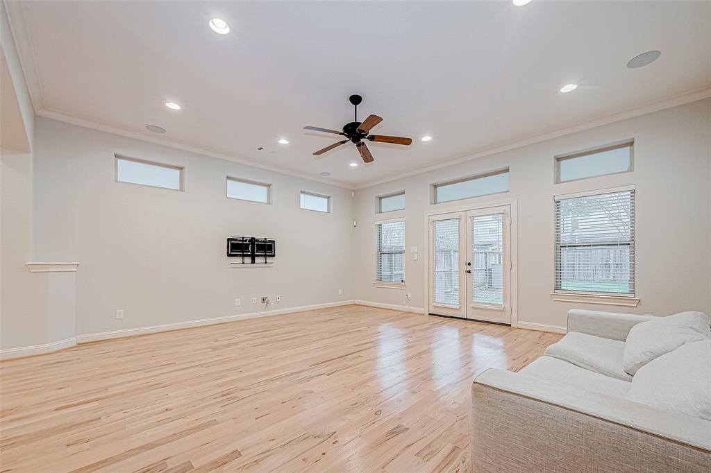 Houston, Texas 77008, United States, 3 Bedrooms Bedrooms, ,3 BathroomsBathrooms,Residential,Pending,14386