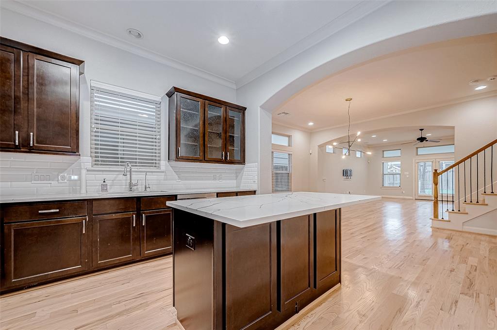 Houston, Texas 77008, United States, 3 Bedrooms Bedrooms, ,3 BathroomsBathrooms,Residential,Pending,14386