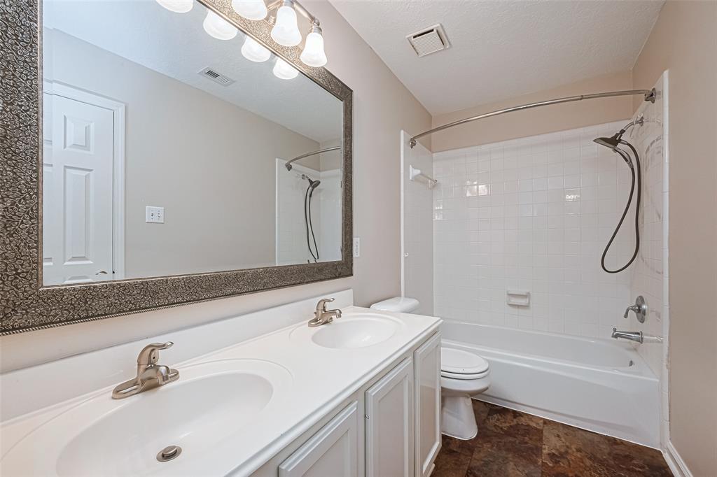 4530 Lakeside Meadow Drive, Missouri City, Texas image 41