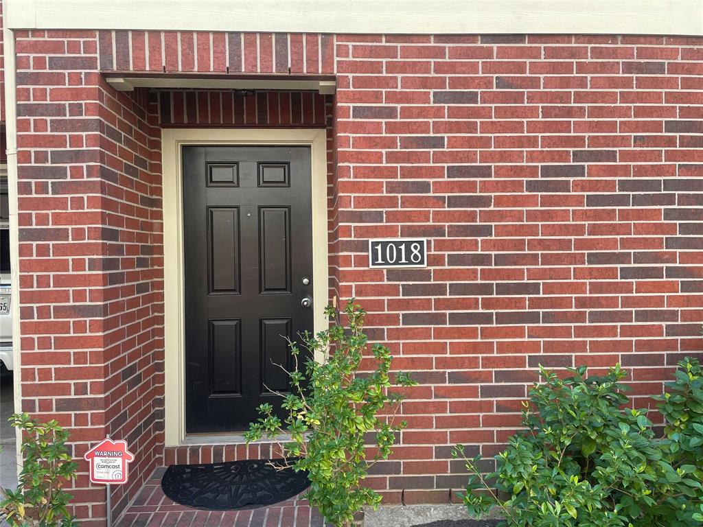 1018 Rochow Street