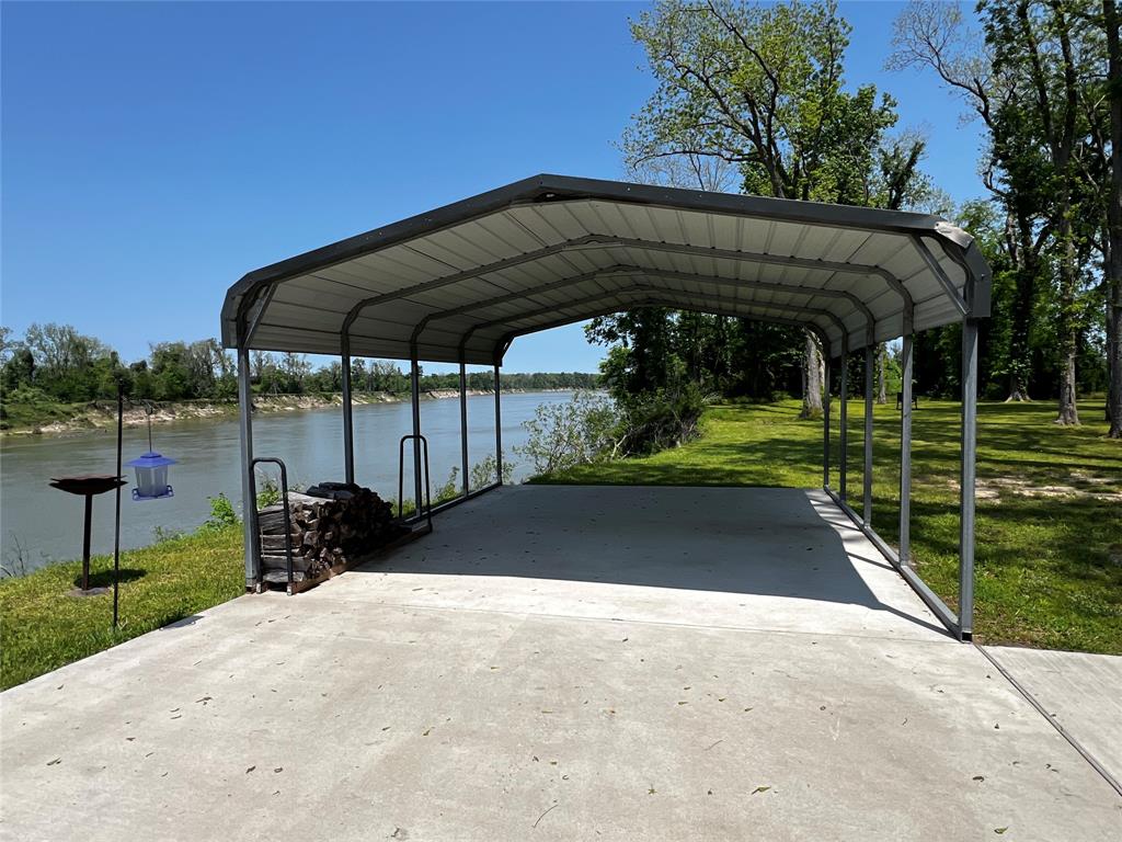 1074 W Taylor Lake Circle, Livingston, Texas image 5
