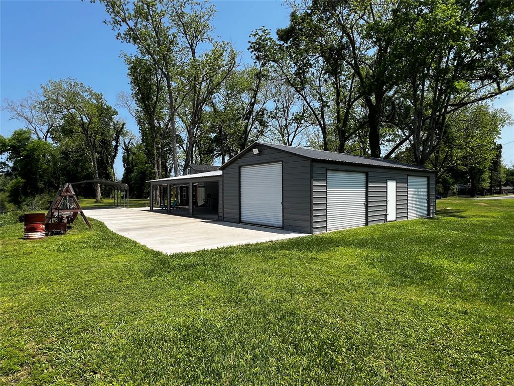 1074 W Taylor Lake Circle, Livingston, Texas image 2