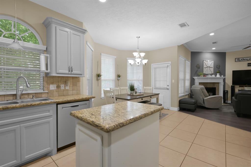 3034 Pine Chase Drive, Montgomery, Texas image 12