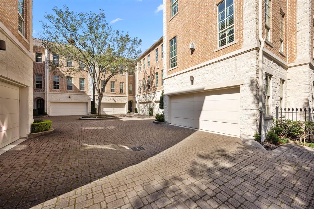 2106 Briarglen Drive, Houston, Texas image 26