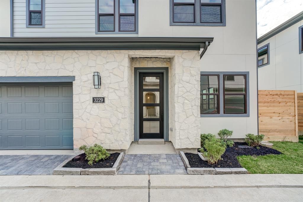 3229 Royal Oaks Hollow Lane