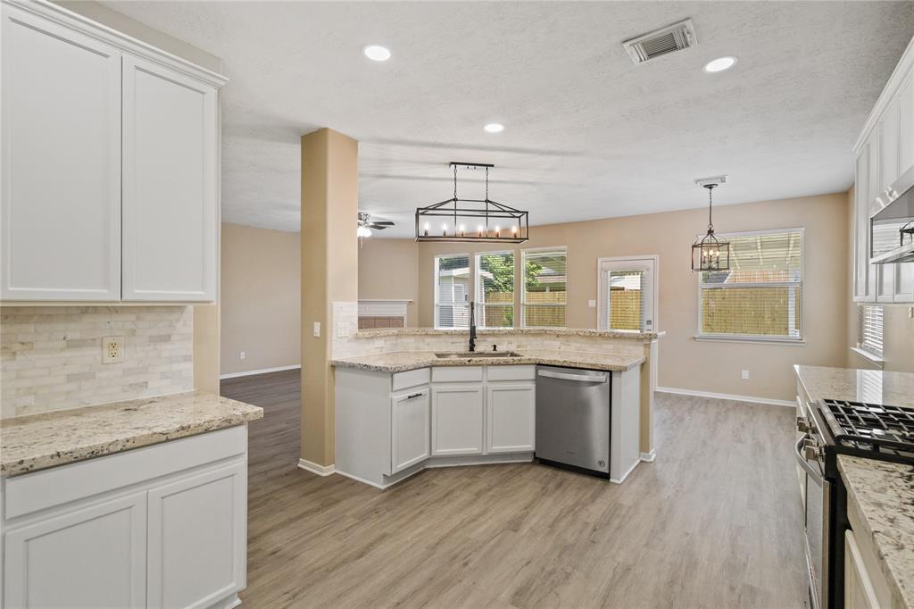 5410 Thyme Lane, Baytown, Texas image 16