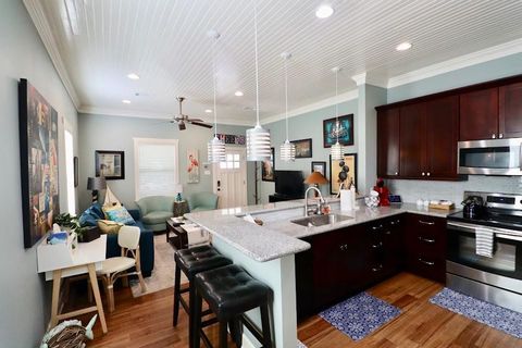 Single Family Residence in Galveston TX 1319 Avenue M 1/2 2.jpg