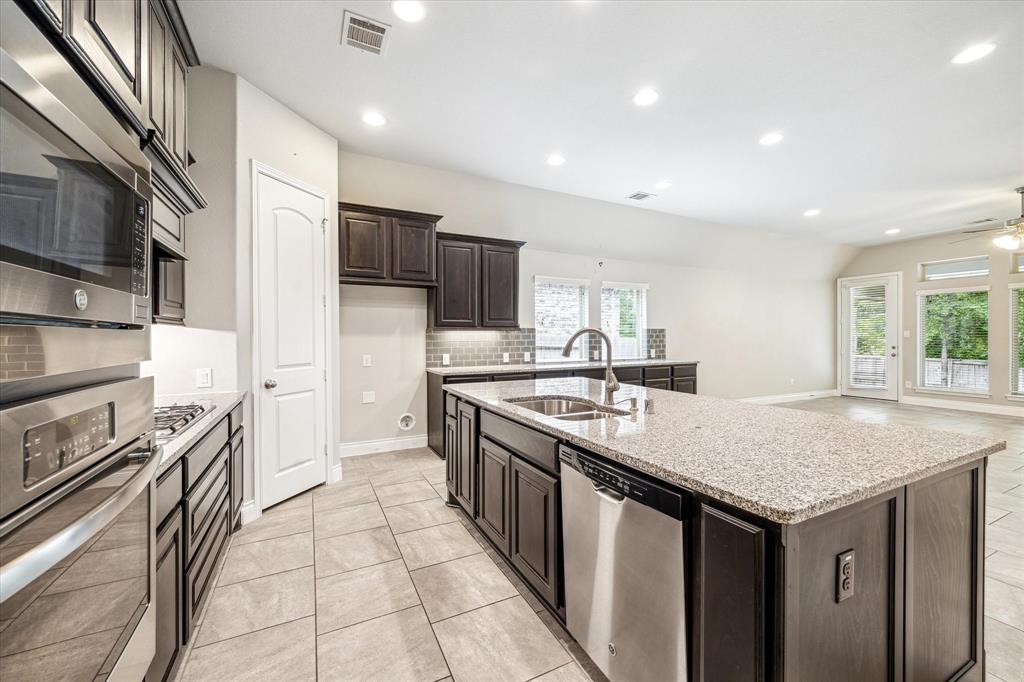 253 Trillium Park Loop, Conroe, Texas image 8