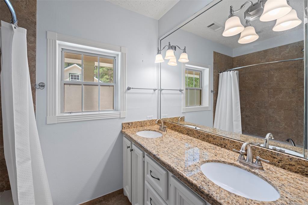 519 Dodge Oakhurst Road, Huntsville, Texas image 27