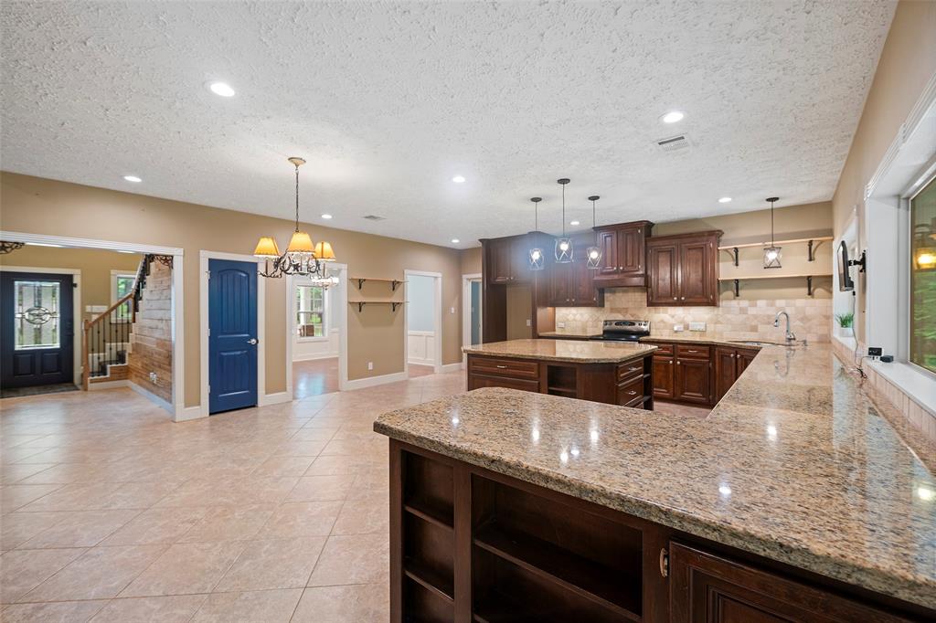 519 Dodge Oakhurst Road, Huntsville, Texas image 11