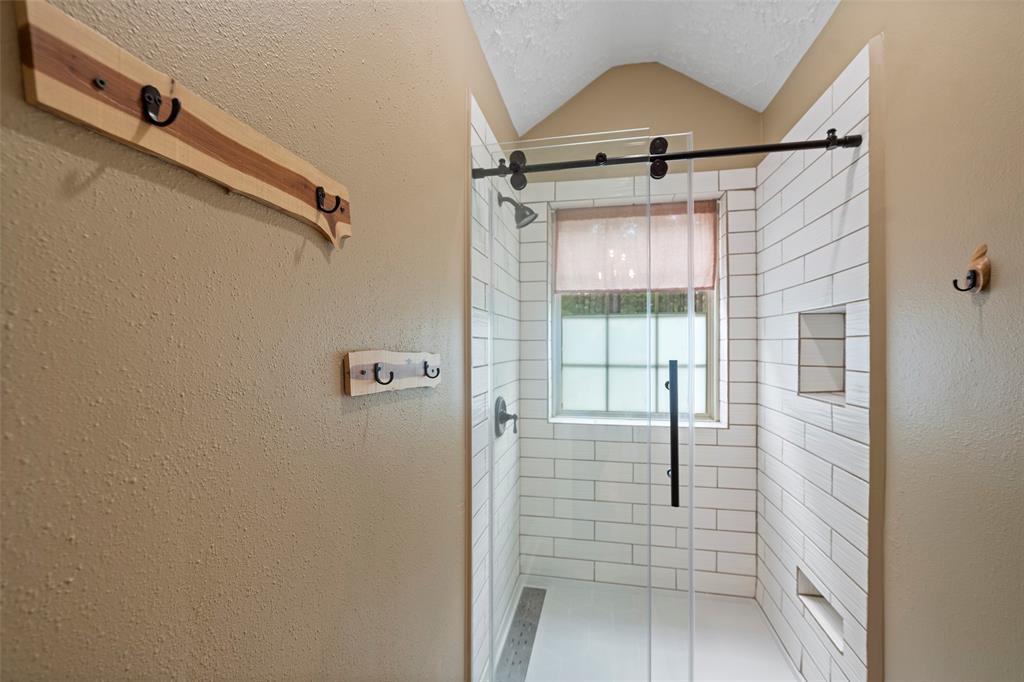 519 Dodge Oakhurst Road, Huntsville, Texas image 33