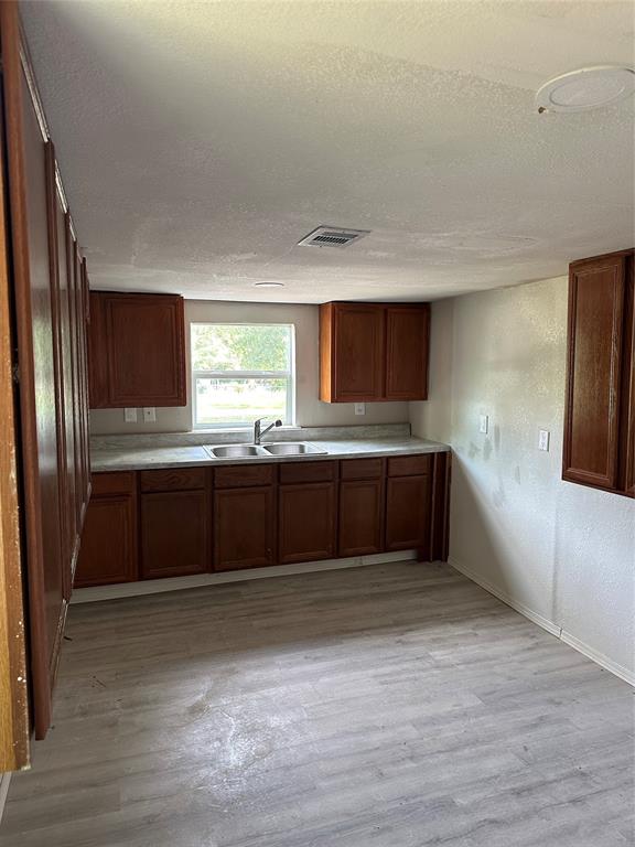 328 W Sherwood Drive, Livingston, Texas image 7