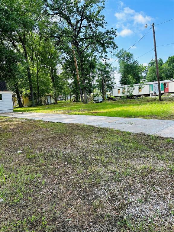 328 W Sherwood Drive, Livingston, Texas image 3
