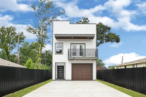 Photo of 8017 Phillips Street, Houston, TX 77088 (MLS # 56475097) Photo of 8017 Phillips Street, Houston, TX 77088 (MLS # 56475097)