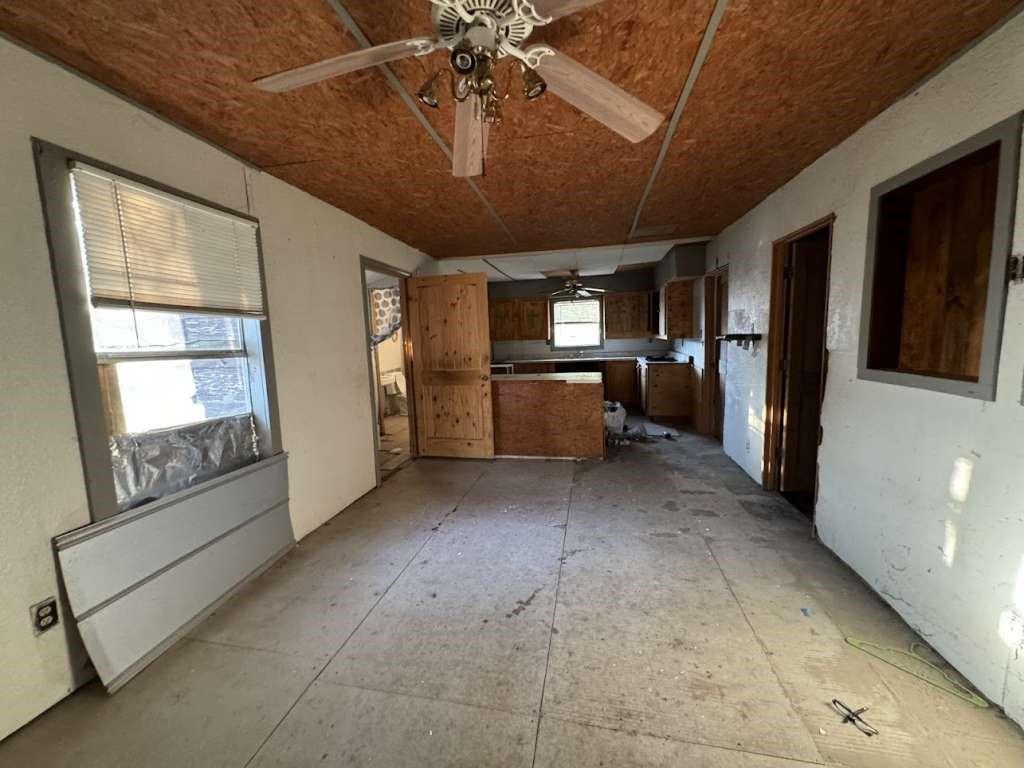 108 J Avenue, Christine, Texas image 2