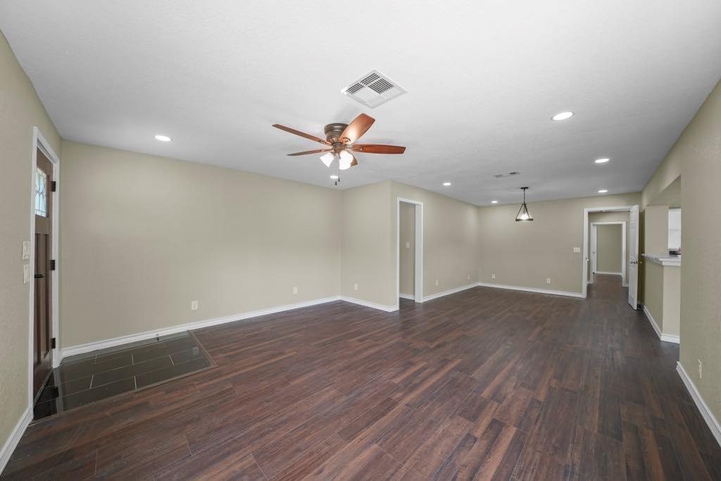 848 Nursery Street, Clute, Texas image 3