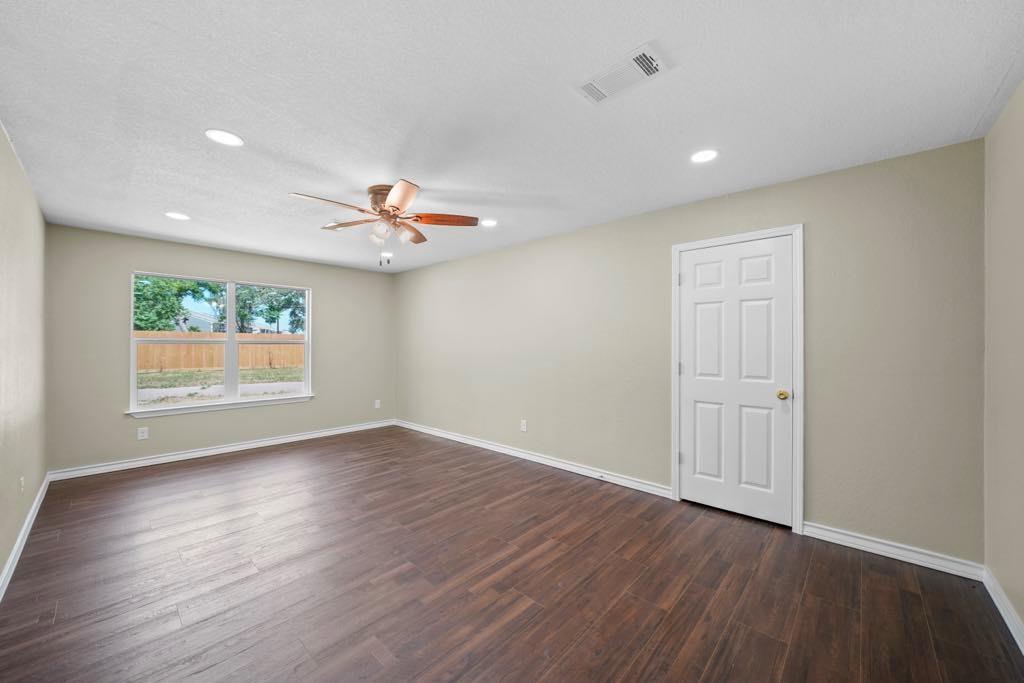 848 Nursery Street, Clute, Texas image 12