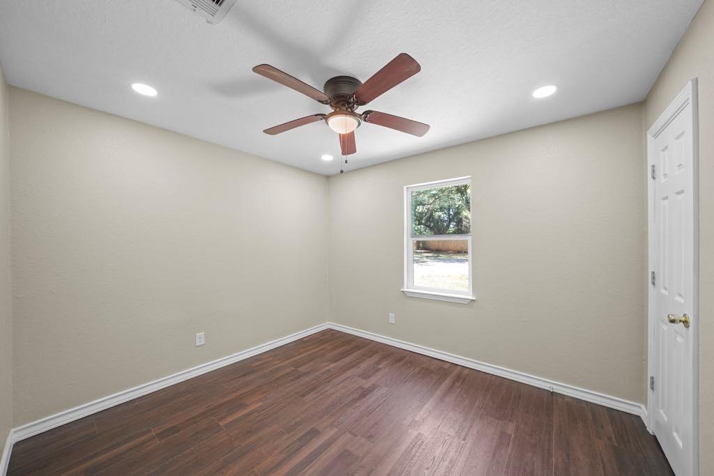 848 Nursery Street, Clute, Texas image 8