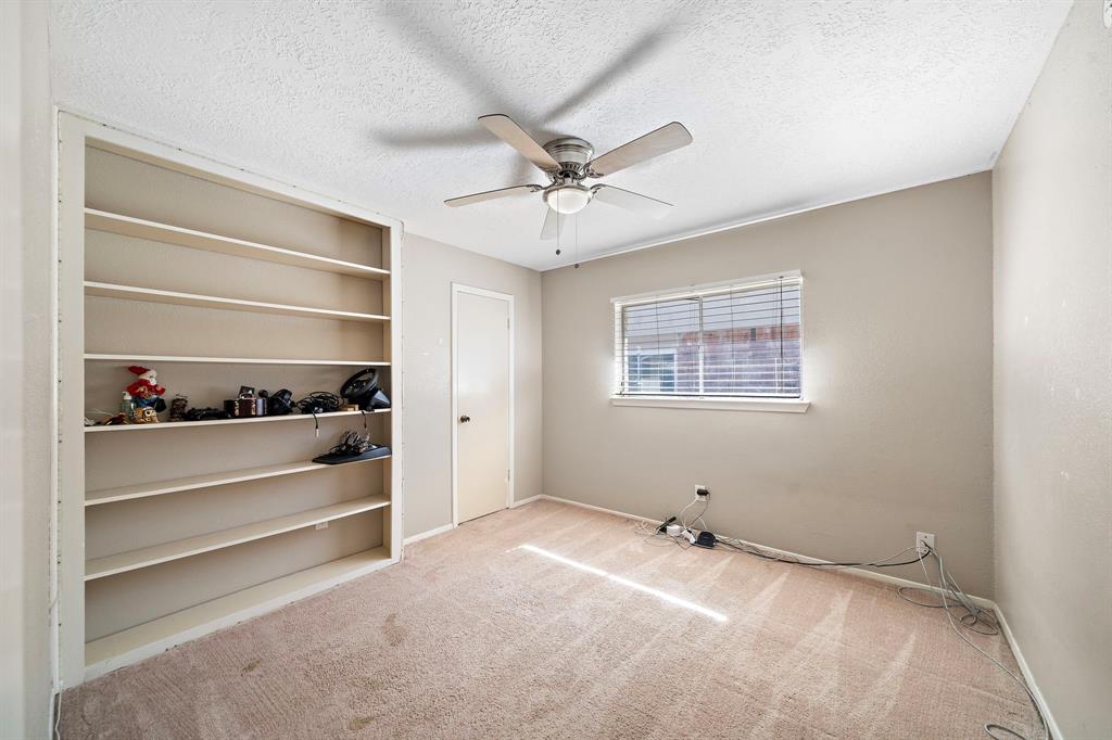 2318 Whitman Way Drive, Friendswood, Texas image 16