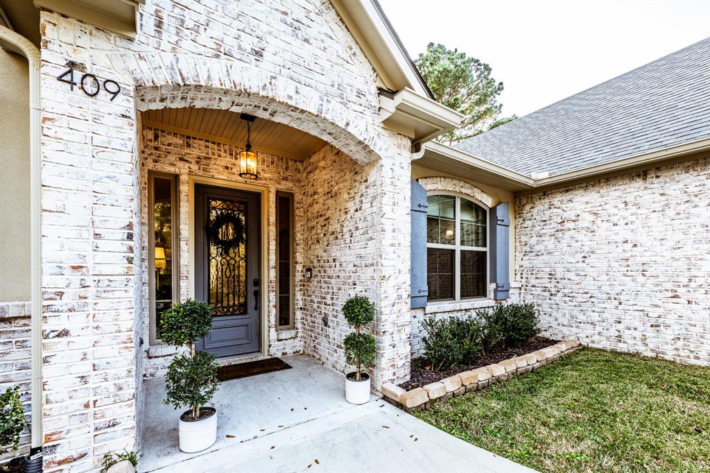 409 Piping Rock Drive, Huntsville, Texas image 4