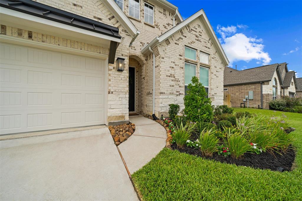 11823 Oakwood Drive