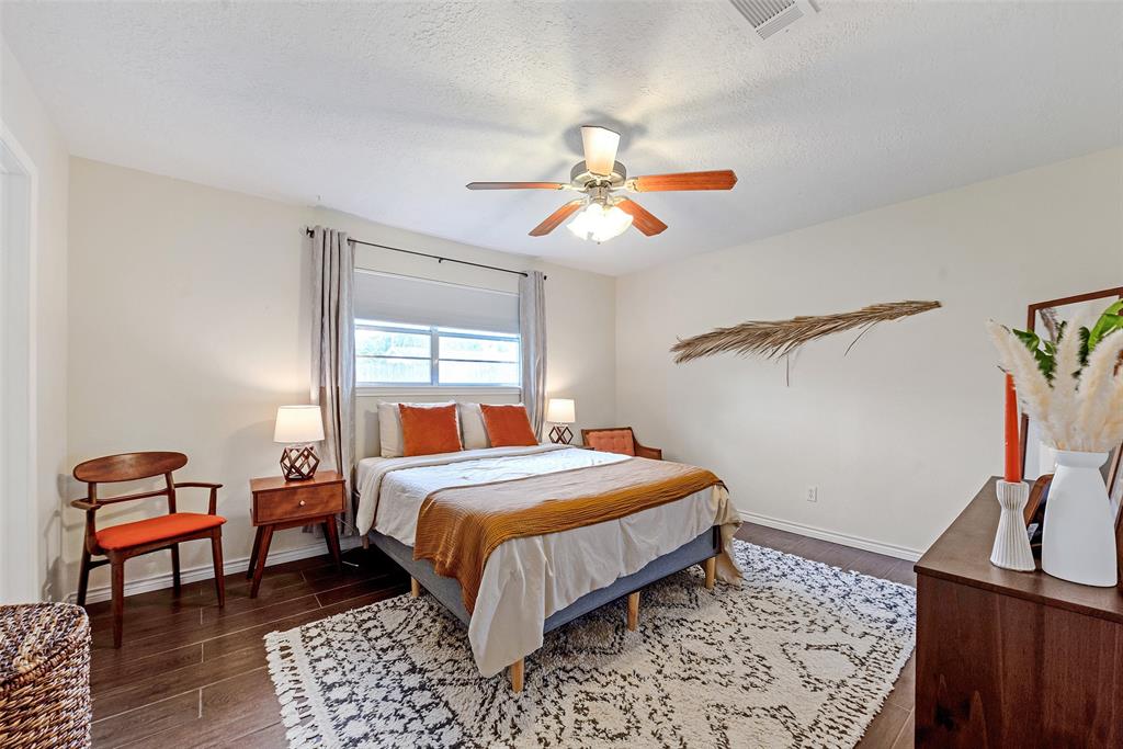 4307 Townes Forest Road, Friendswood, Texas image 18