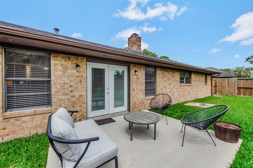 4307 Townes Forest Road, Friendswood, Texas image 32